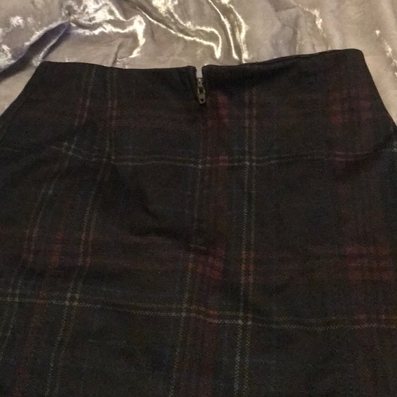 Plaid skirt - Picture 2 of 3